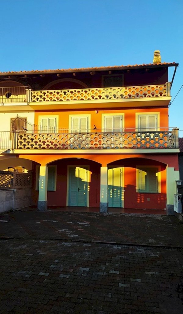 casa indipendente in vendita a Caluso in zona Vallo