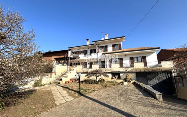 casa indipendente in vendita a Caluso