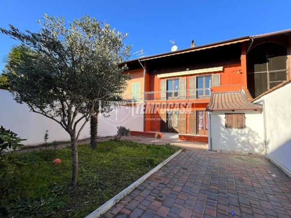 casa indipendente in vendita a Caluso in zona Rodallo
