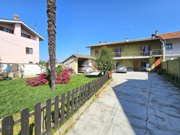 casa indipendente in vendita a Caluso in zona Vallo