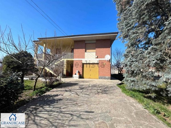 casa indipendente in vendita a Caluso in zona Vallo