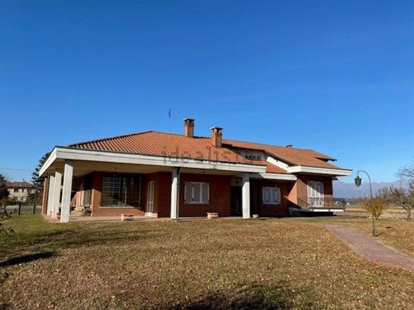 casa indipendente in vendita a Caluso