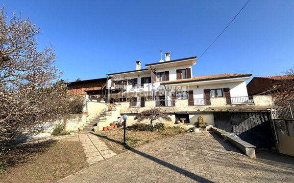 casa indipendente in vendita a Caluso