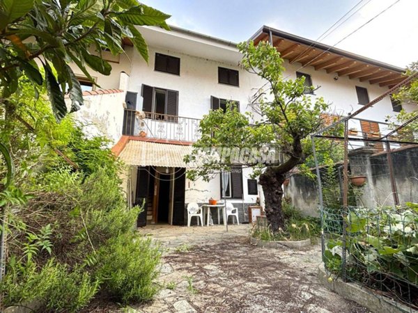 casa indipendente in vendita a Caluso