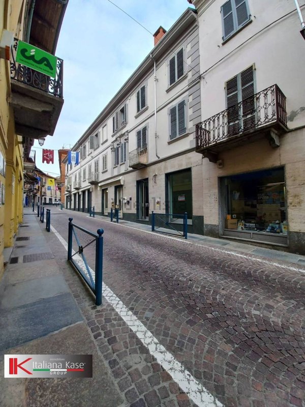 locale commerciale in vendita a Caluso