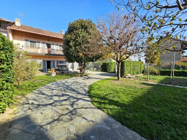 casa indipendente in vendita a Caluso in zona Vallo
