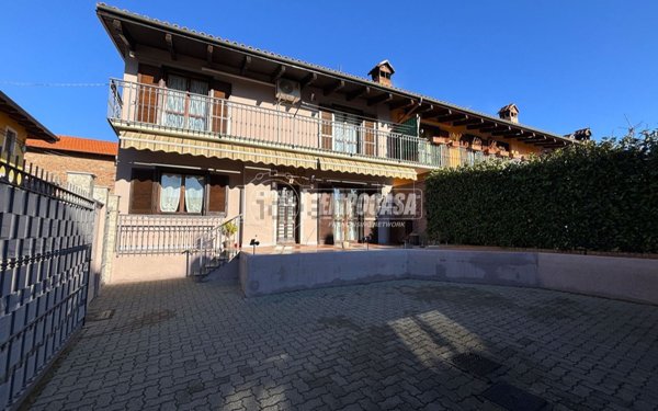 casa indipendente in vendita a Caluso in zona Vallo