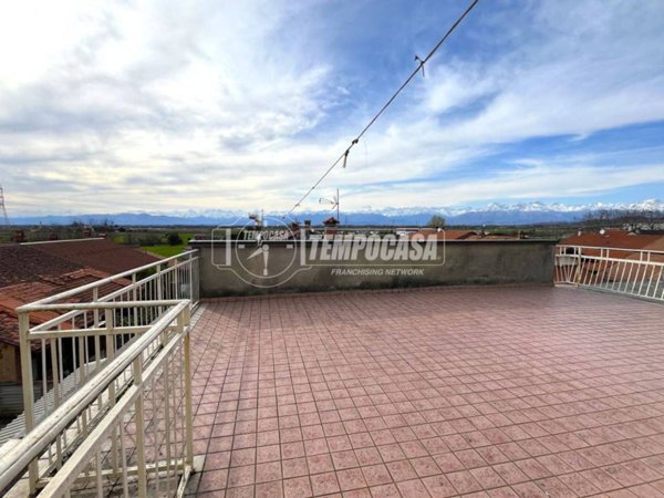 intera palazzina in vendita a Caluso in zona Arè