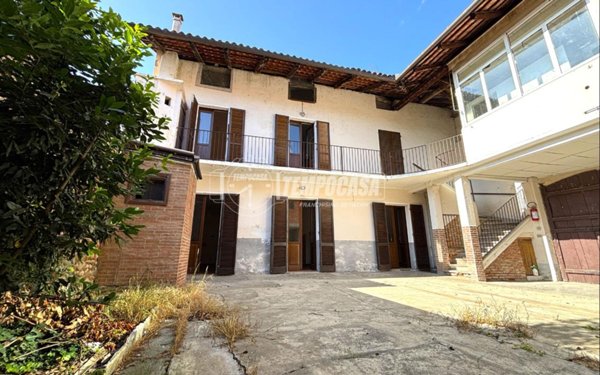 casa indipendente in vendita a Caluso