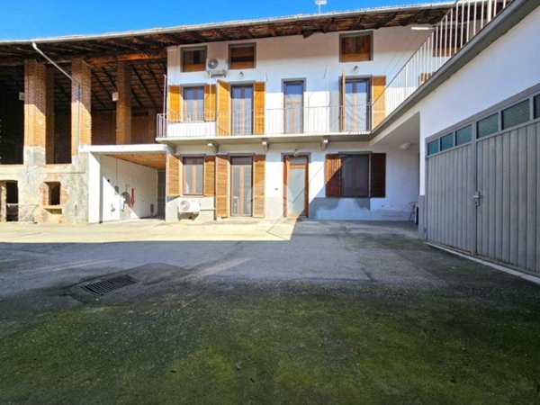 casa indipendente in vendita a Caluso