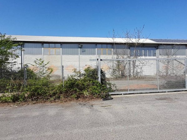 locale commerciale in vendita a Caluso