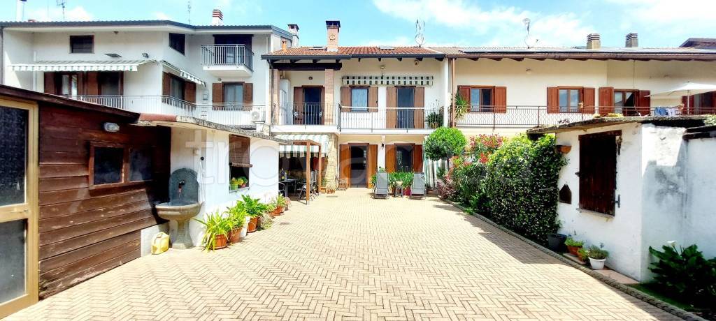casa indipendente in vendita a Caluso in zona Vallo