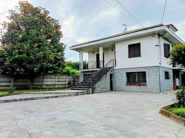casa indipendente in vendita a Caluso