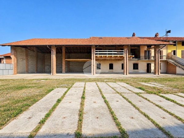 casa indipendente in vendita a Caluso in zona Vallo