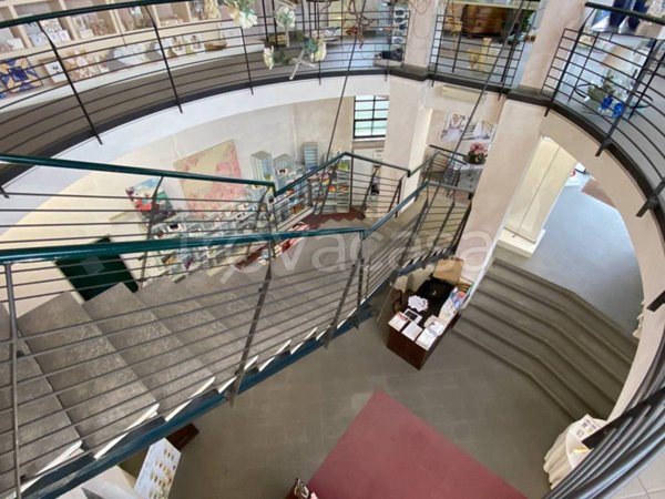 negozio in vendita a Cambiano