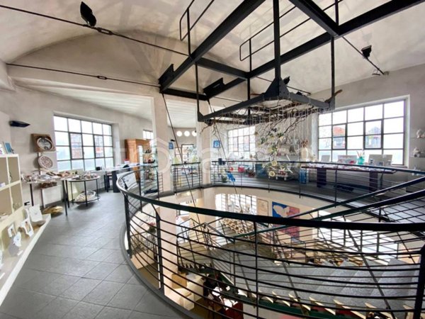 negozio in vendita a Cambiano