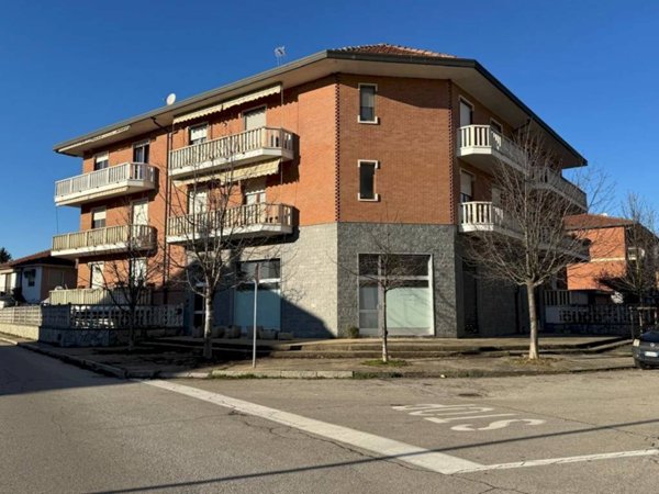 negozio in vendita a Cambiano