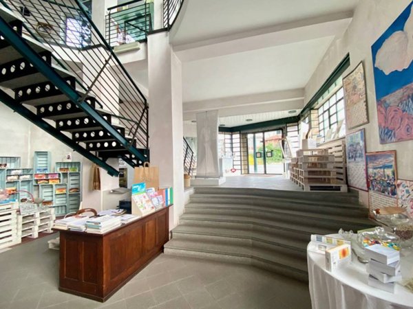 negozio in vendita a Cambiano