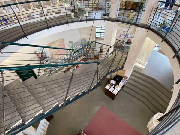 negozio in vendita a Cambiano