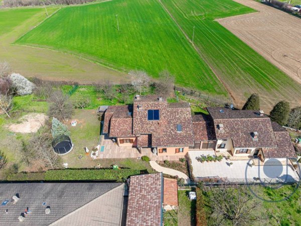 casa indipendente in vendita a Cambiano