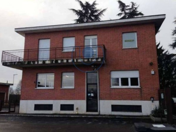 capannone in vendita a Cambiano