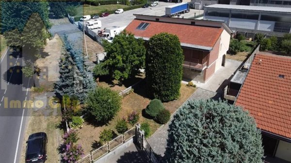 casa indipendente in vendita a Cambiano