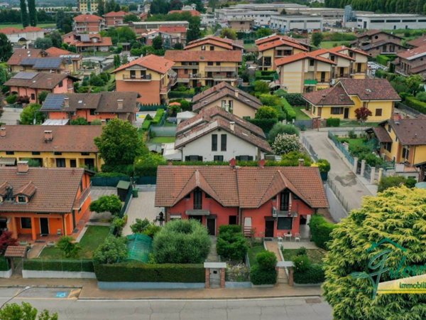 casa indipendente in vendita a Cambiano