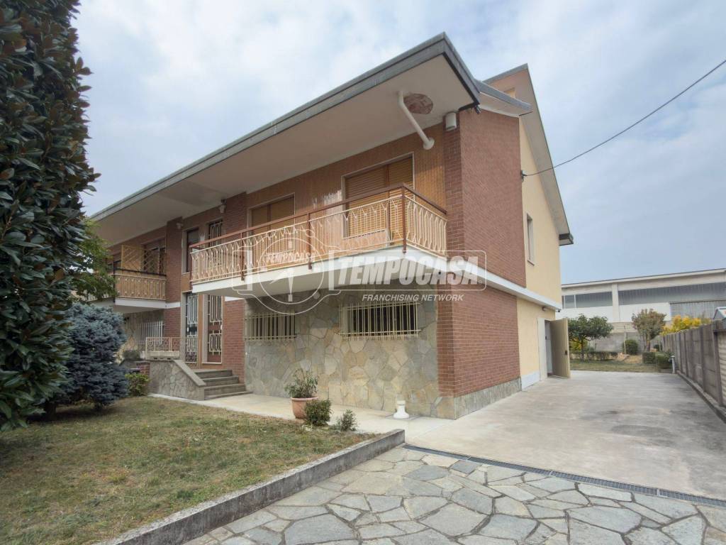 casa indipendente in vendita a Cambiano