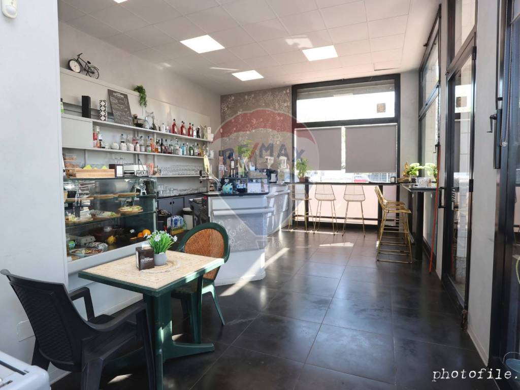 negozio in vendita a Cambiano