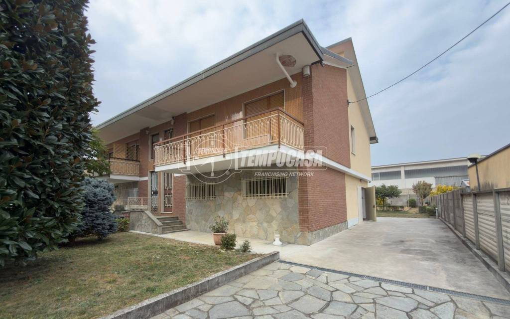 casa indipendente in vendita a Cambiano