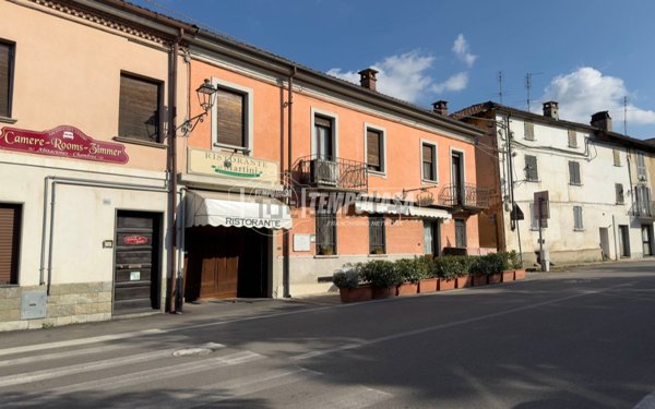 locale commerciale in vendita a Cambiano