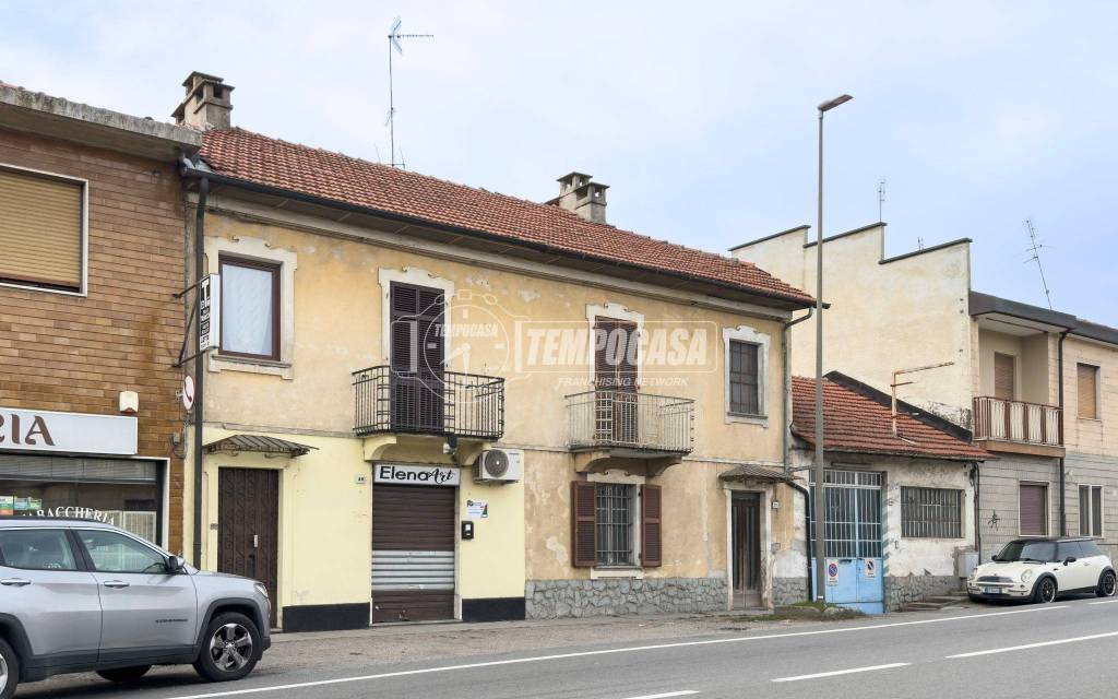 negozio in vendita a Cambiano