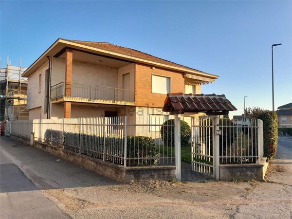 casa indipendente in vendita a Cambiano