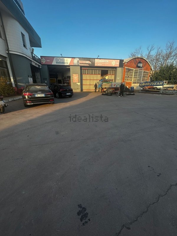 locale commerciale in vendita a Cambiano