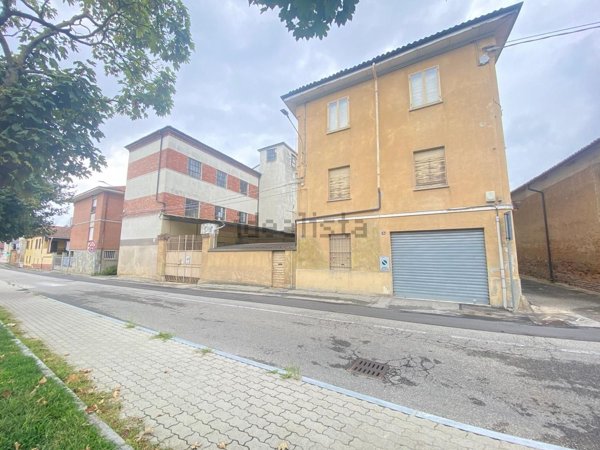 esavano in vendita a Cambiano