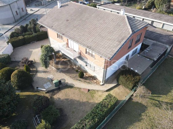 casa indipendente in vendita a Cambiano