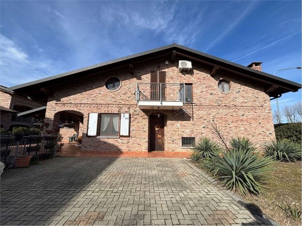 casa indipendente in vendita a Cambiano