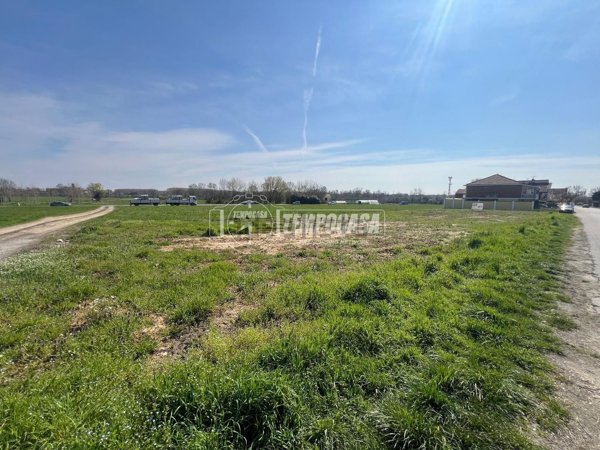 terreno edificabile in vendita a Cambiano