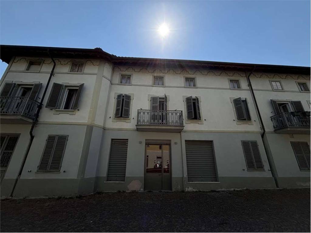 negozio in vendita a Cambiano