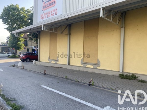 capannone in vendita a Cambiano