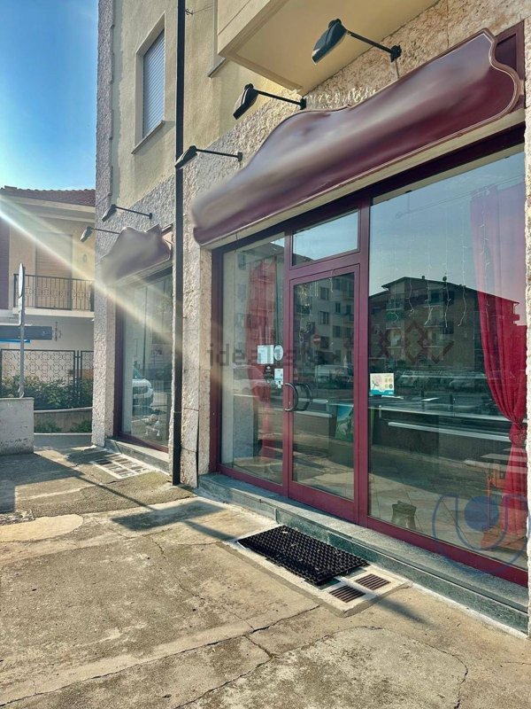 locale commerciale in vendita a Cambiano