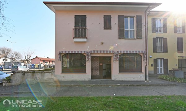 locale commerciale in vendita a Campiglione Fenile