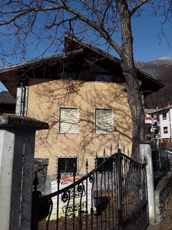 casa indipendente in vendita a Cantoira