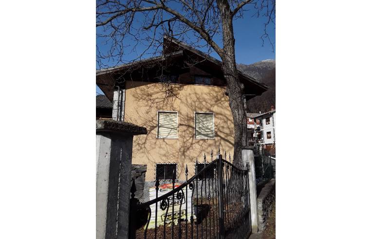 casa indipendente in vendita a Cantoira