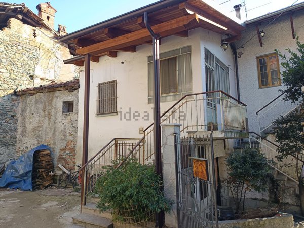 casa indipendente in vendita a Caprie in zona Novaretto