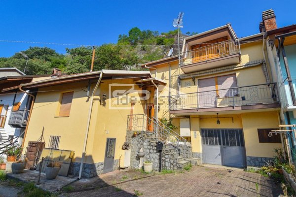 casa semindipendente in vendita a Caprie in zona Novaretto
