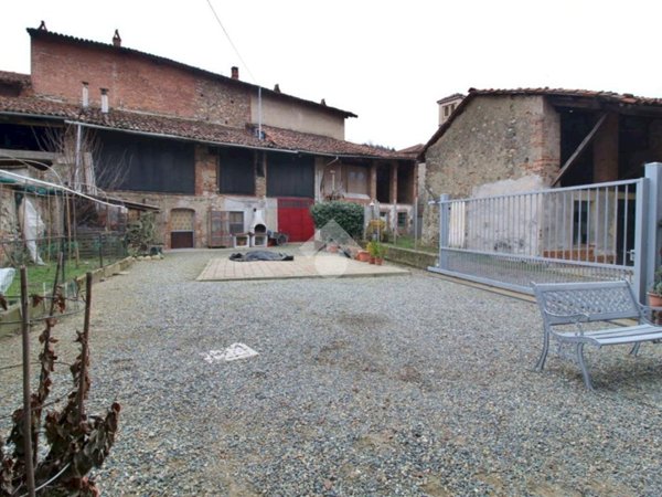casa semindipendente in vendita a Caravino in zona Masino