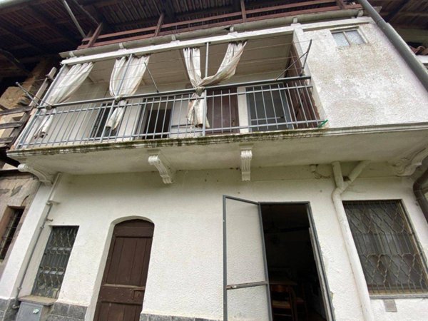 casa indipendente in vendita a Caravino in zona Masino