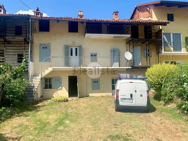 casa indipendente in vendita a Caravino