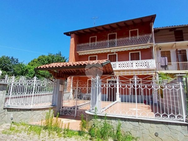 casa semindipendente in vendita a Caravino